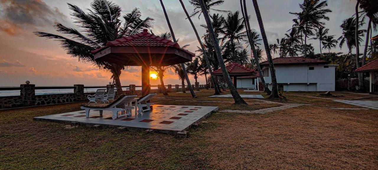 Nu-Vin Beach Hotel Ahangama Bagian luar foto