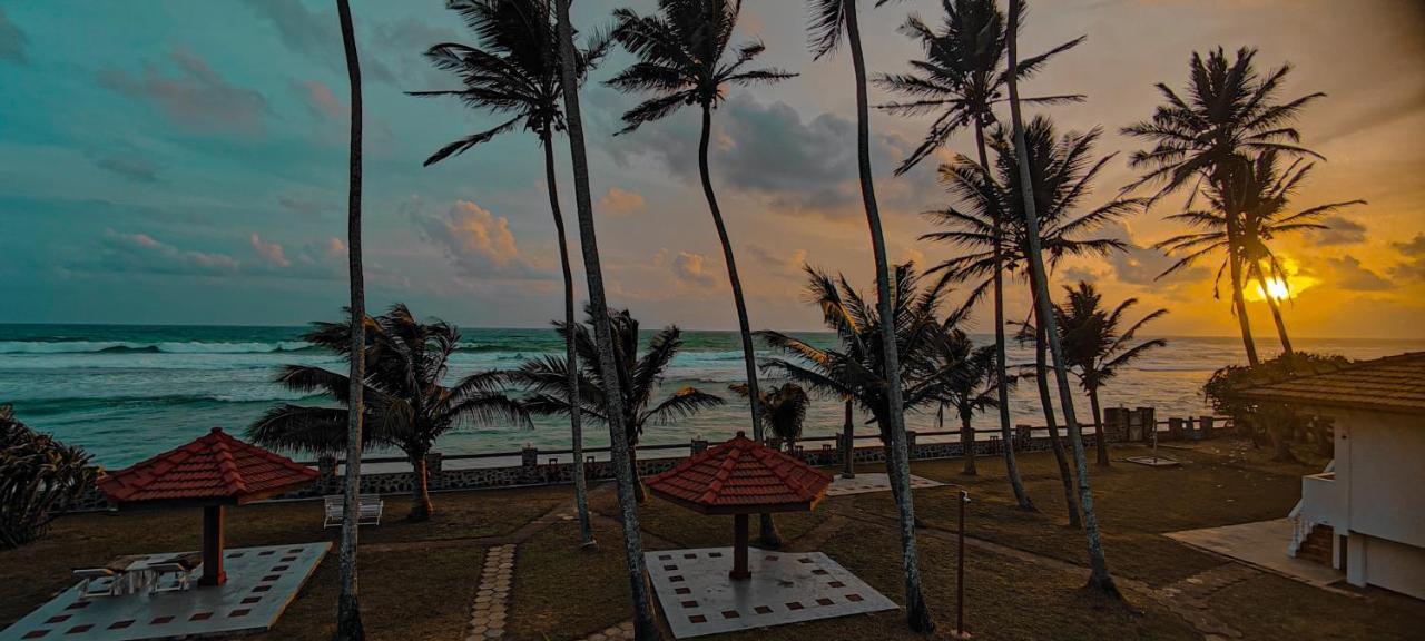 Nu-Vin Beach Hotel Ahangama Bagian luar foto