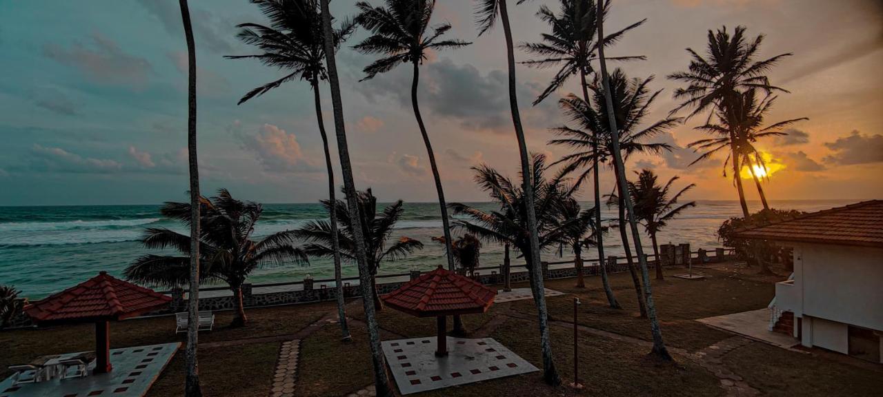 Nu-Vin Beach Hotel Ahangama Bagian luar foto