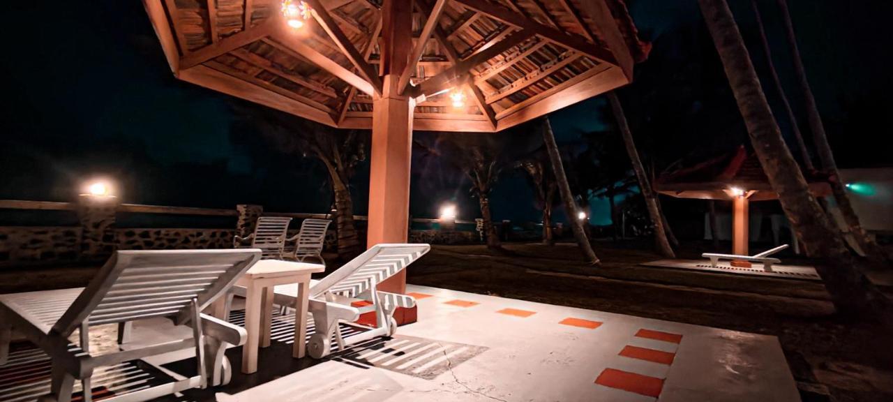Nu-Vin Beach Hotel Ahangama Bagian luar foto