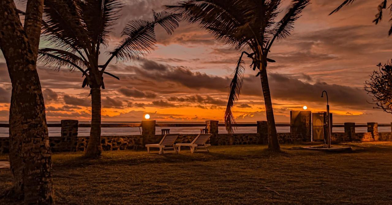 Nu-Vin Beach Hotel Ahangama Bagian luar foto
