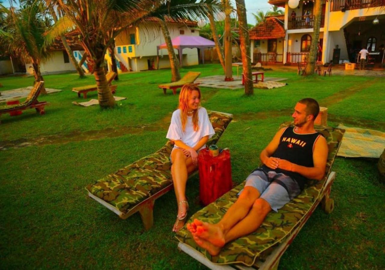 Nu-Vin Beach Hotel Ahangama Bagian luar foto