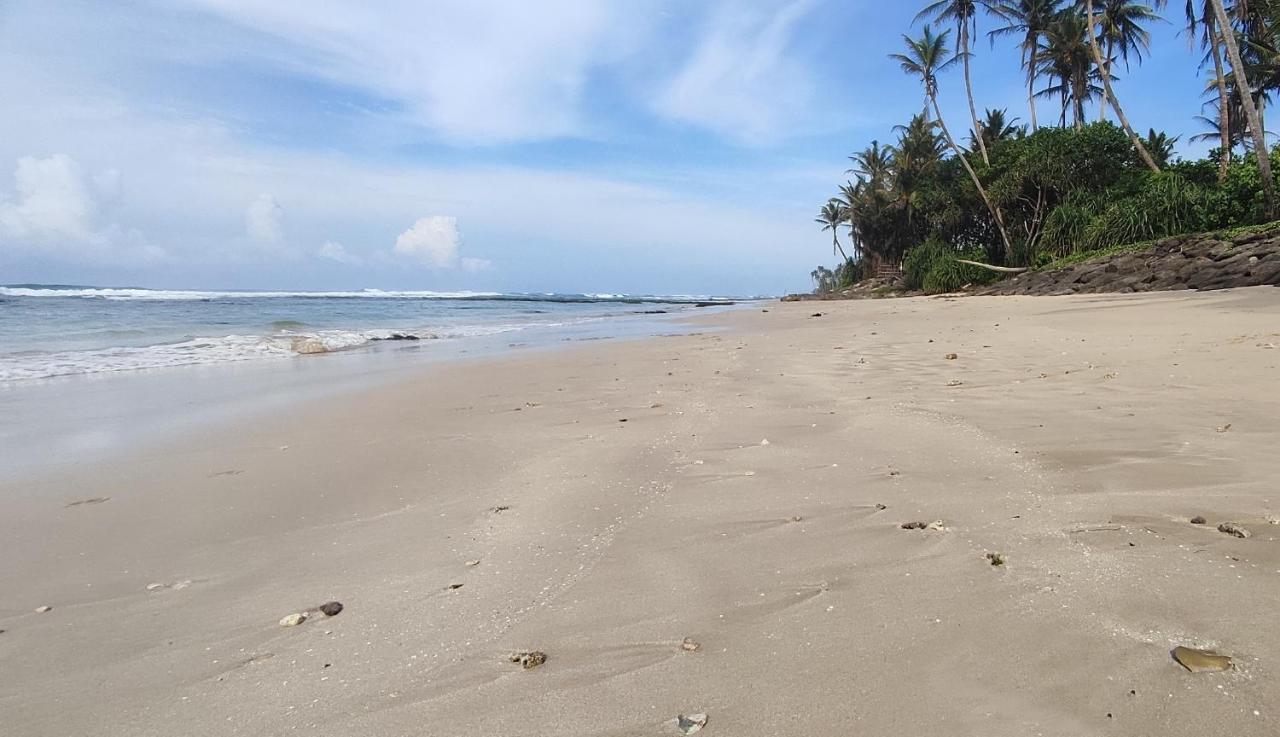 Nu-Vin Beach Hotel Ahangama Bagian luar foto