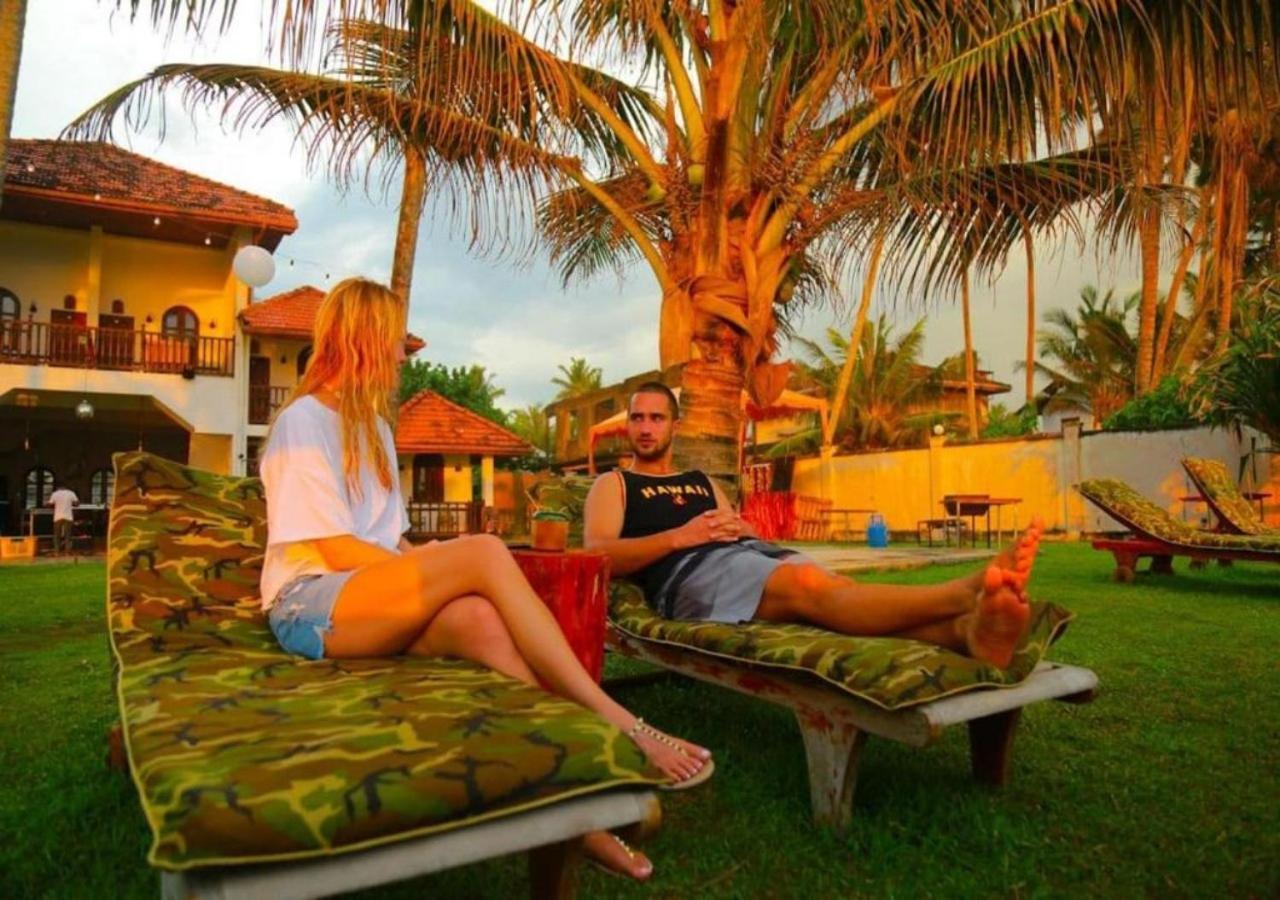 Nu-Vin Beach Hotel Ahangama Bagian luar foto