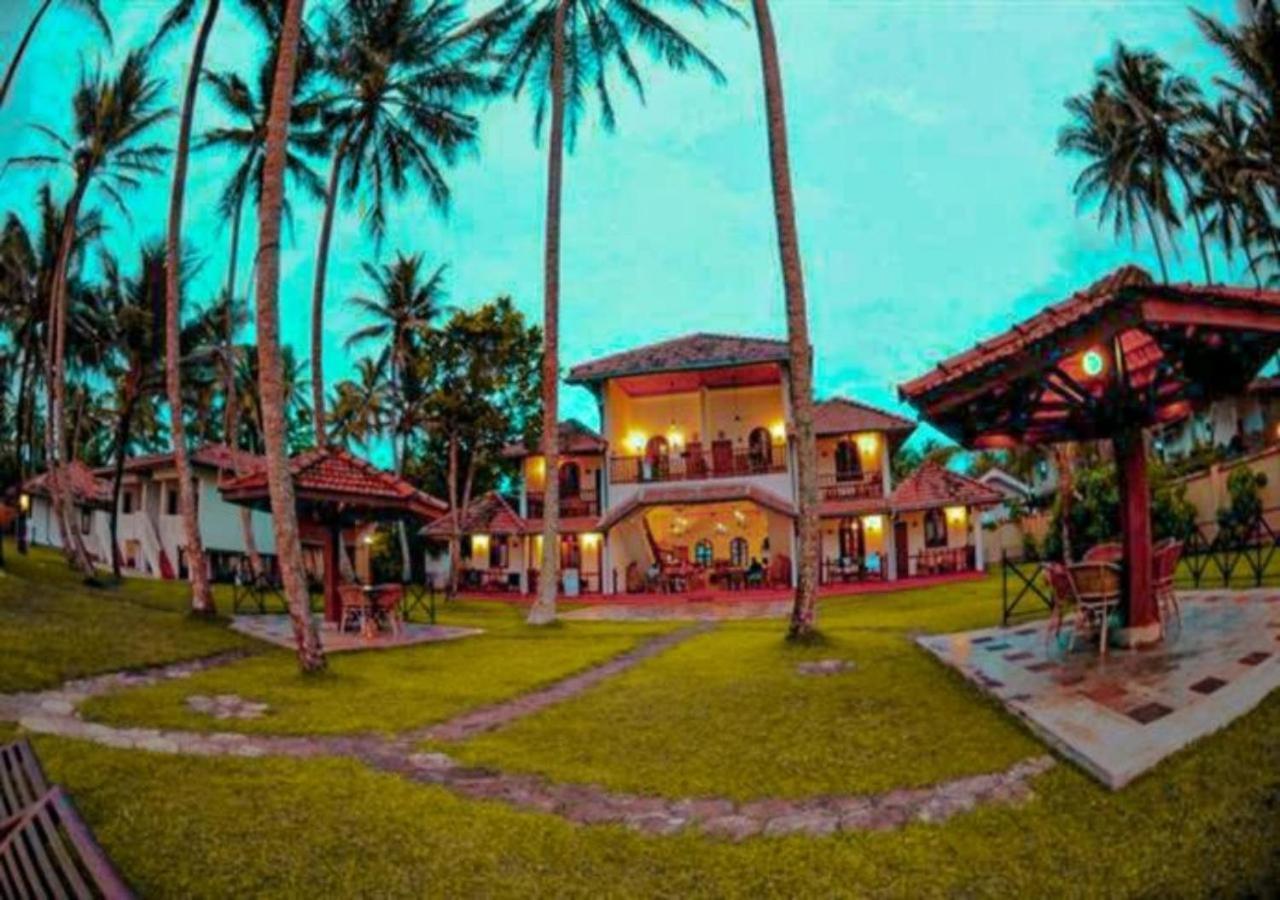 Nu-Vin Beach Hotel Ahangama Bagian luar foto