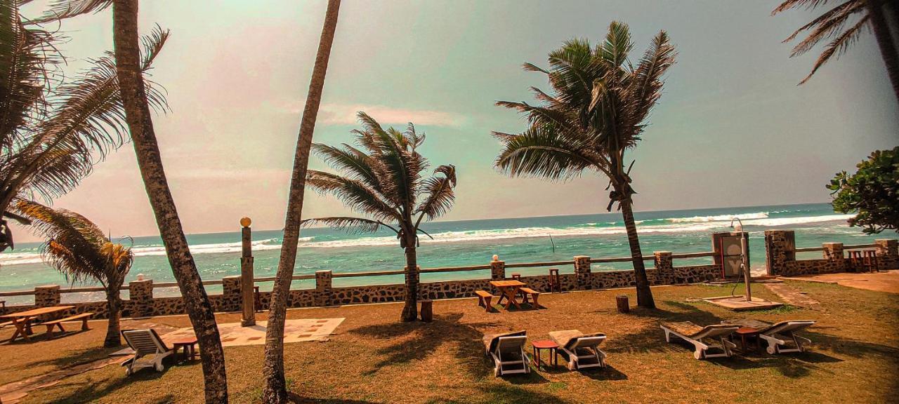 Nu-Vin Beach Hotel Ahangama Bagian luar foto